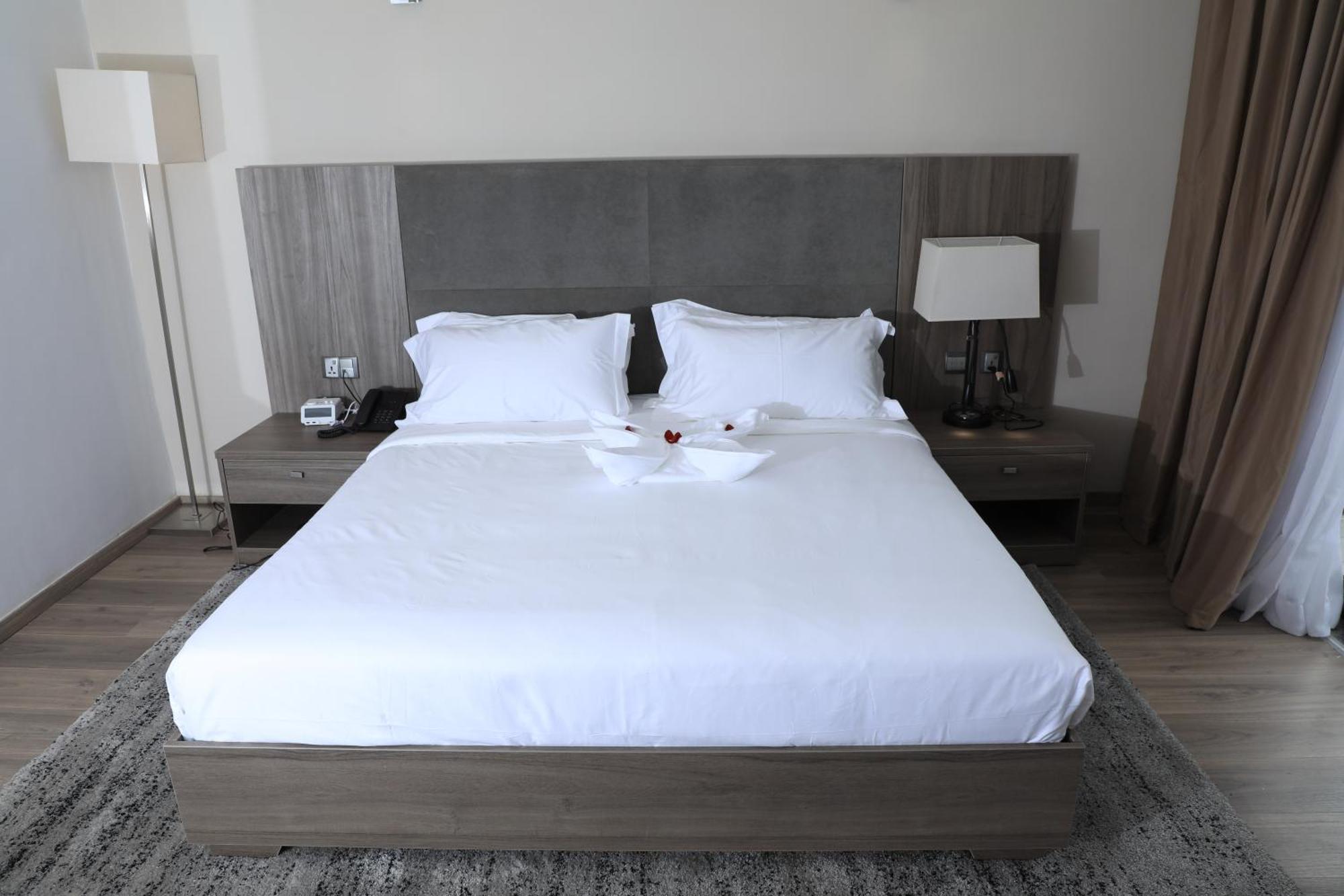 Th Bonroyal Hotel 亚的斯亚贝巴 外观 照片