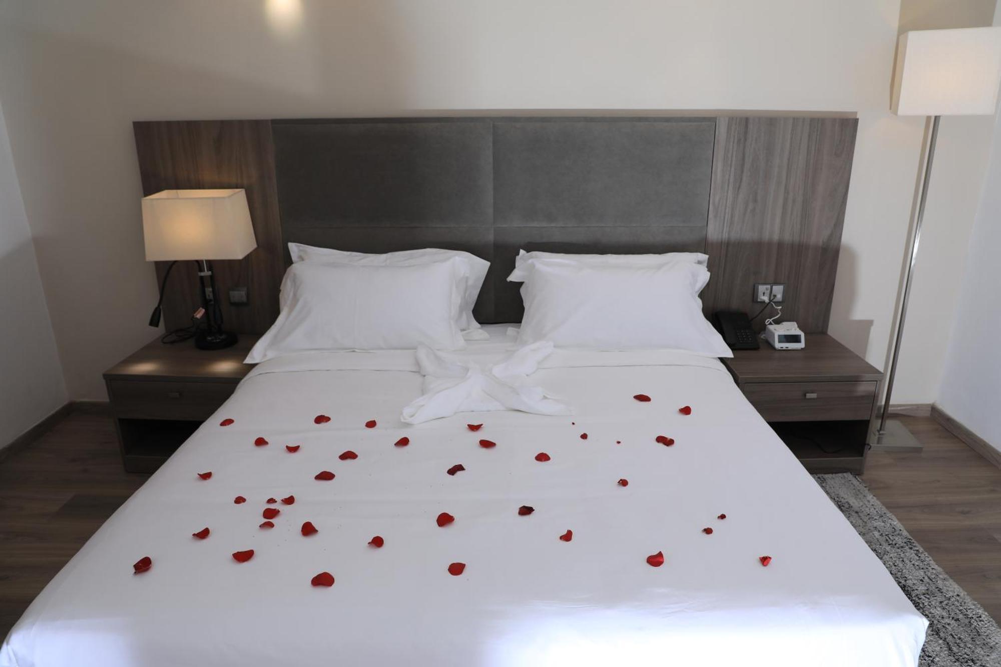 Th Bonroyal Hotel 亚的斯亚贝巴 外观 照片