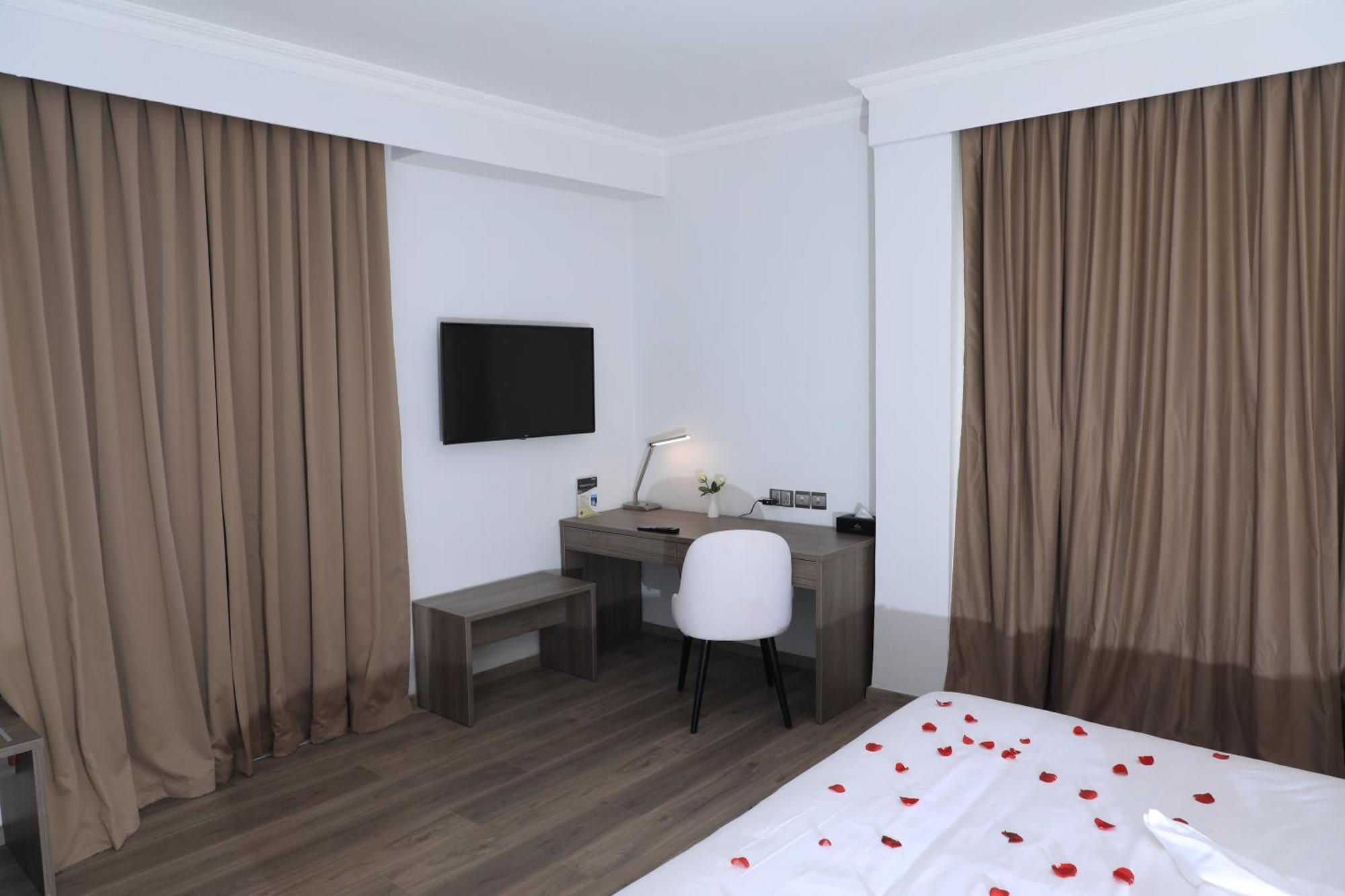 Th Bonroyal Hotel 亚的斯亚贝巴 外观 照片