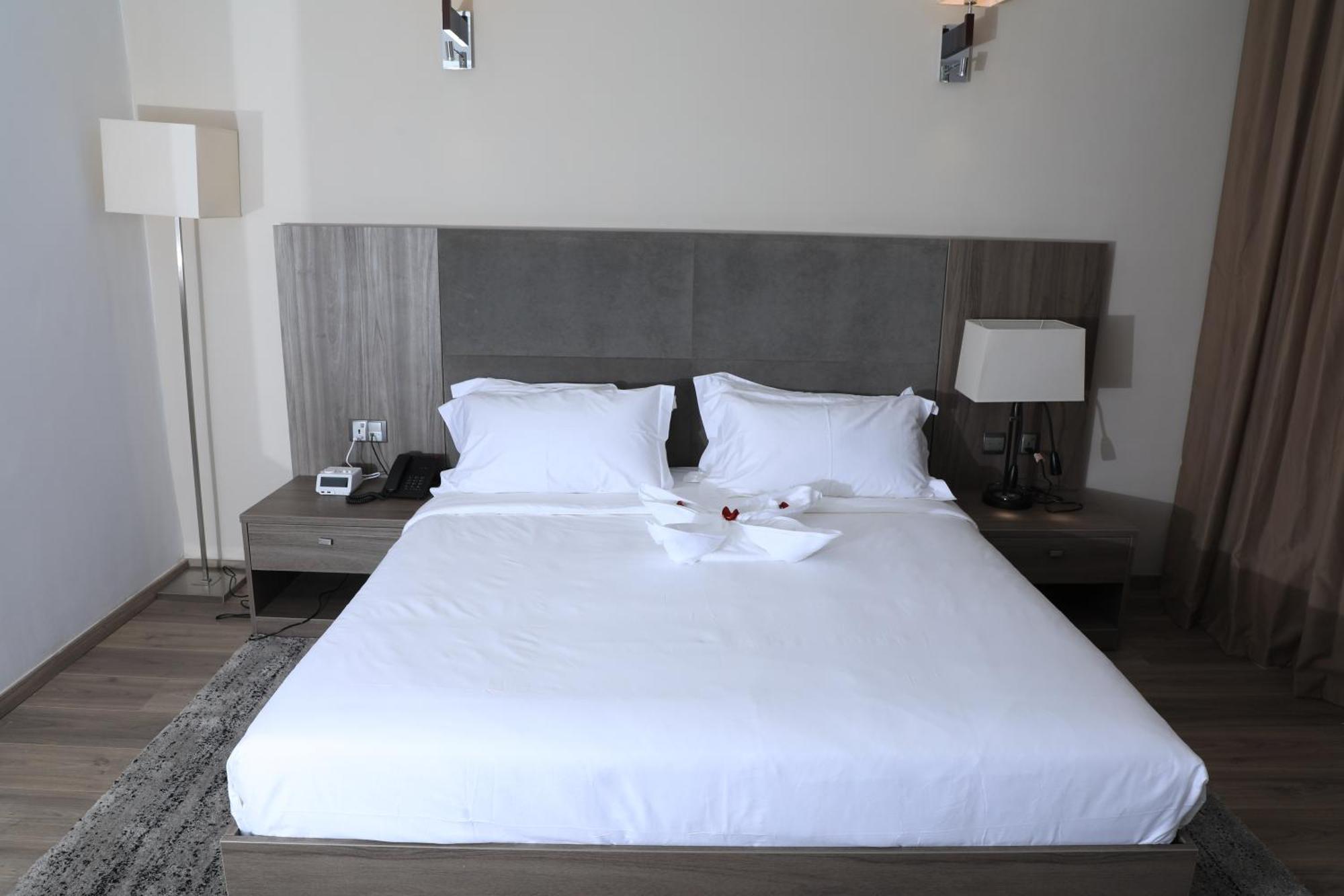 Th Bonroyal Hotel 亚的斯亚贝巴 外观 照片