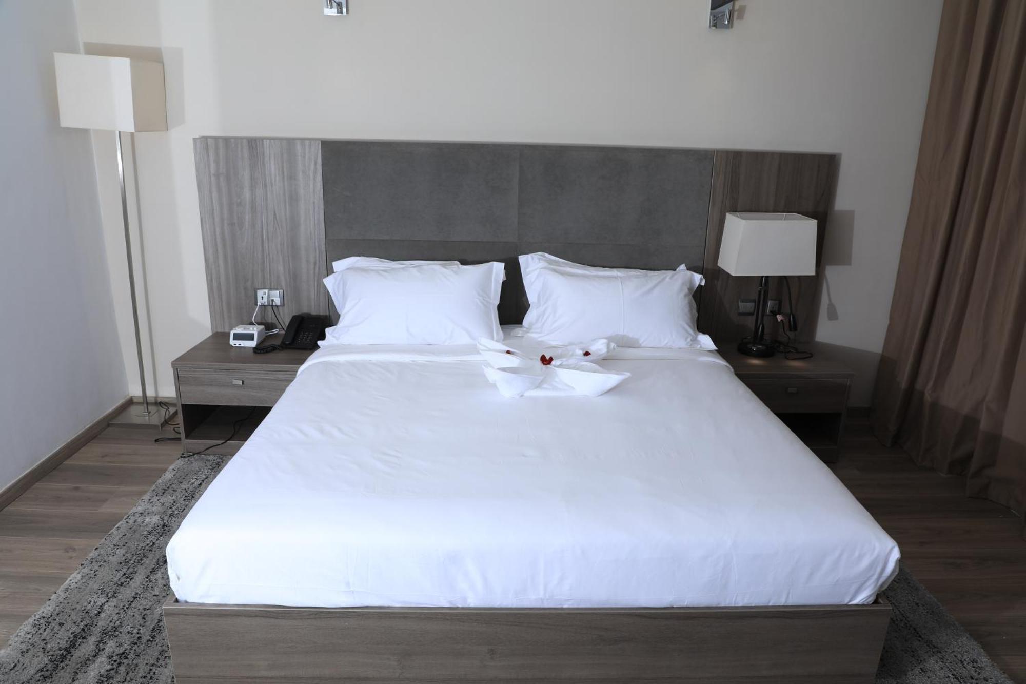 Th Bonroyal Hotel 亚的斯亚贝巴 外观 照片